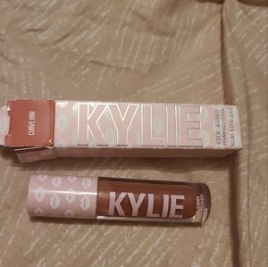 Kylie cosmetics lip plumper lip gloss curve him